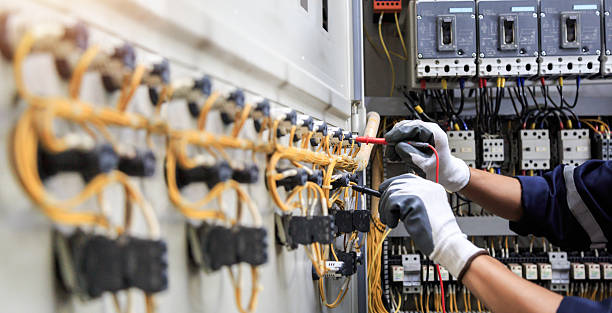 Professional Electrician technician working in Mountlake Terrace, WA